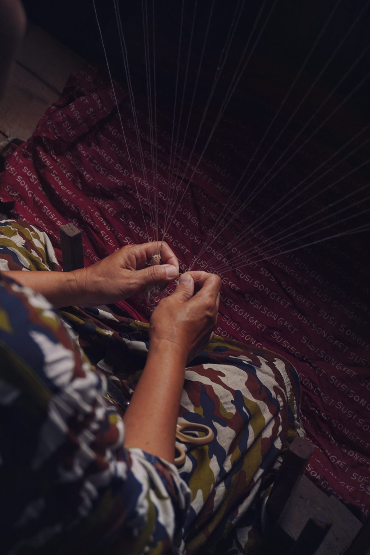 Penenun Senior Susi Songket Jambi